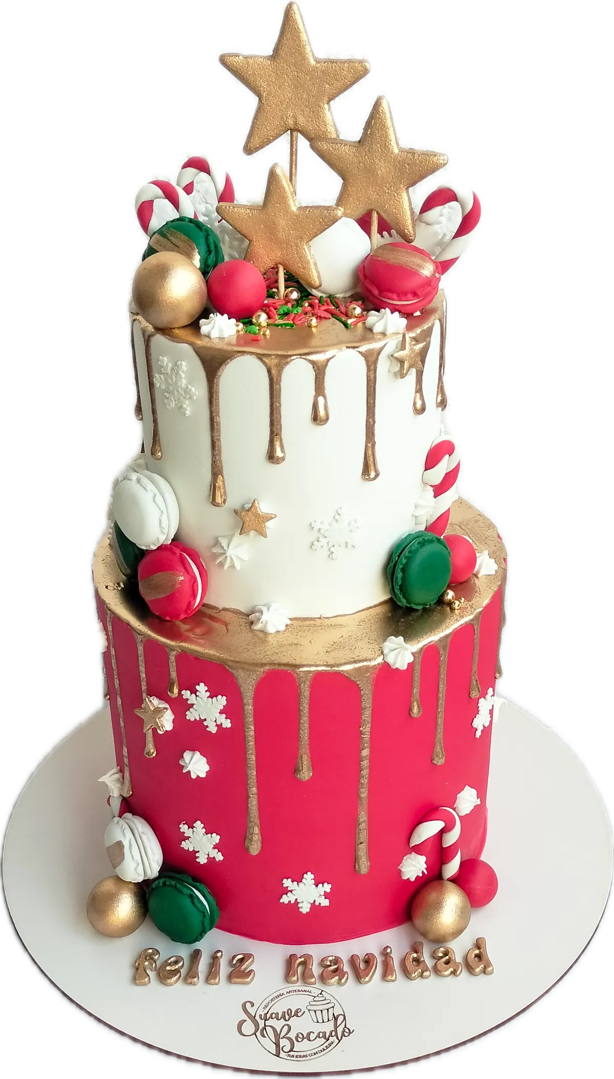 Torta de Navidad de dos pisos en rojo y blanco con goteo dorado, estrellas, macarons y bastones de caramelo